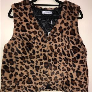 Cropped fuzzy cheetah print vest